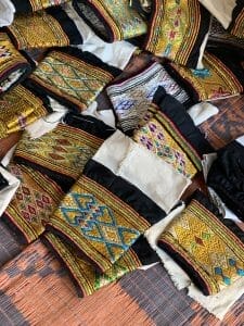 borduurwerk op de Ibra-vrouwenmarkt