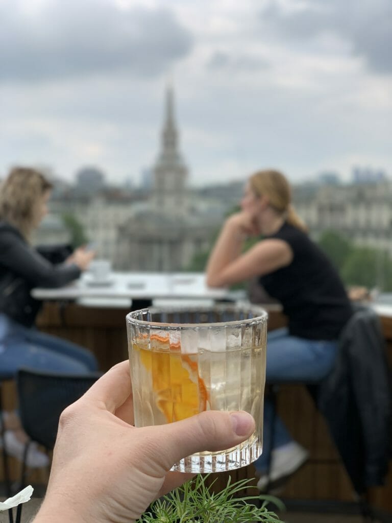 Cocktail class held in front of Nelson's column