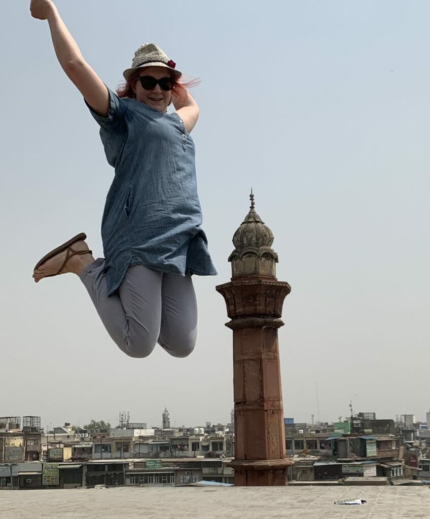 What to wear as woman in India, jumping on the roof of the spice market in Delhi