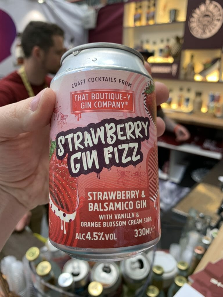 Strawberry gin fizz