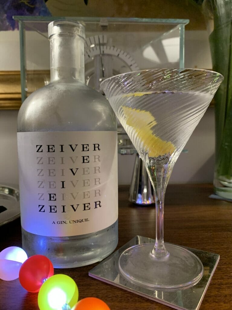 Dry martini with Zeiver gin and a citrus twist